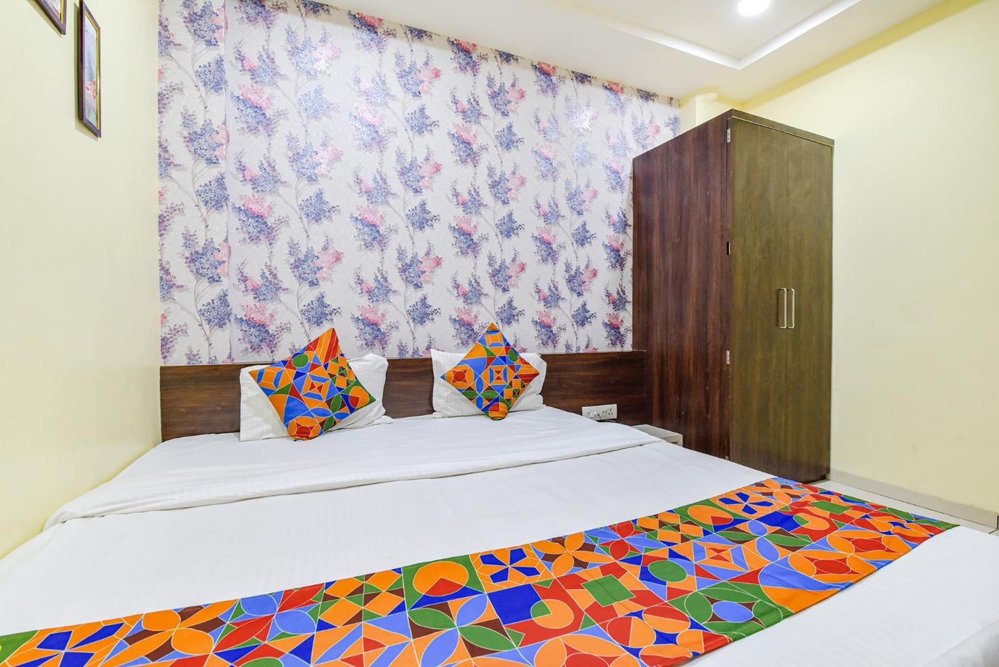 Fabexpress A2 And Restro Hotell Indore Exteriör bild