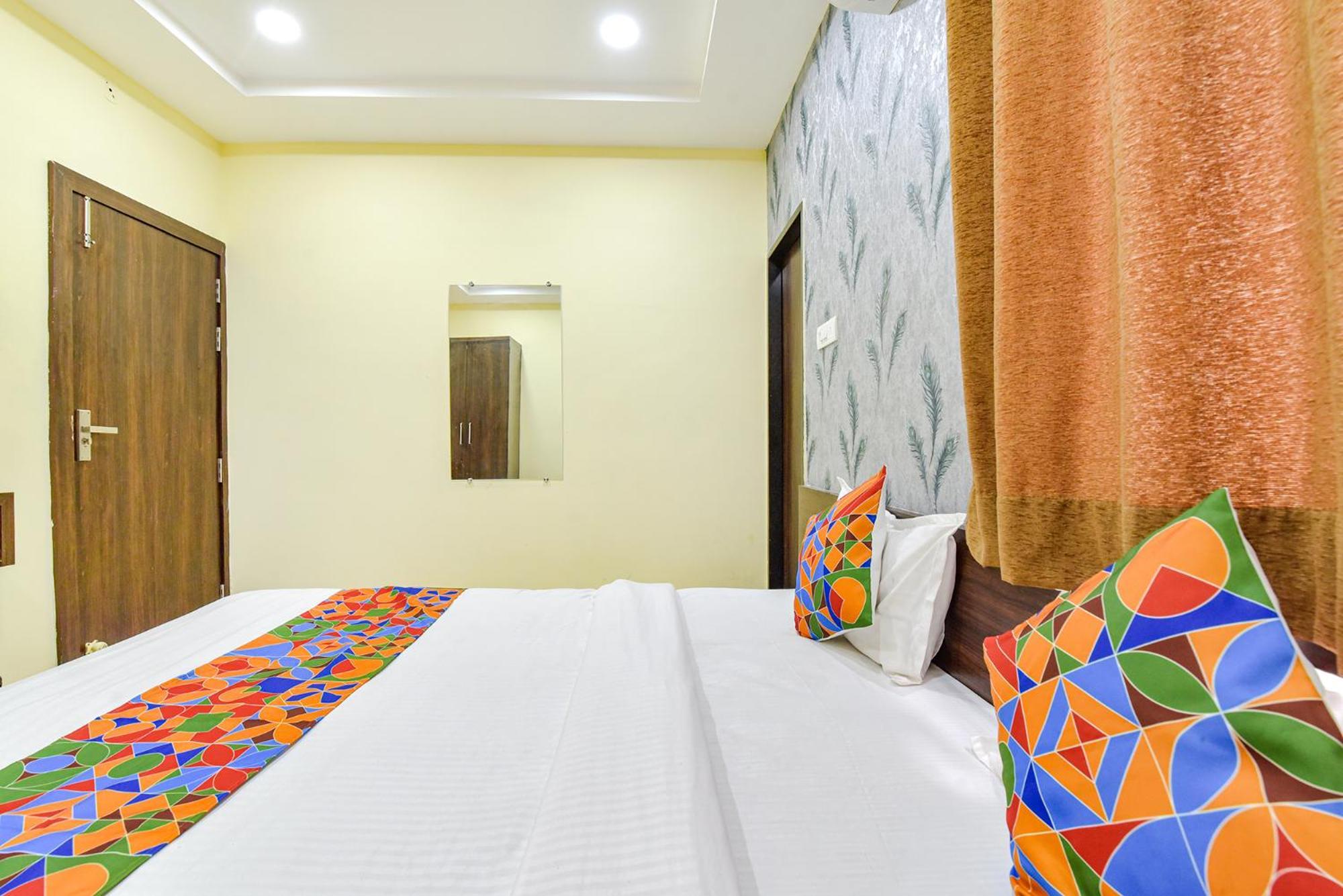 Fabexpress A2 And Restro Hotell Indore Exteriör bild