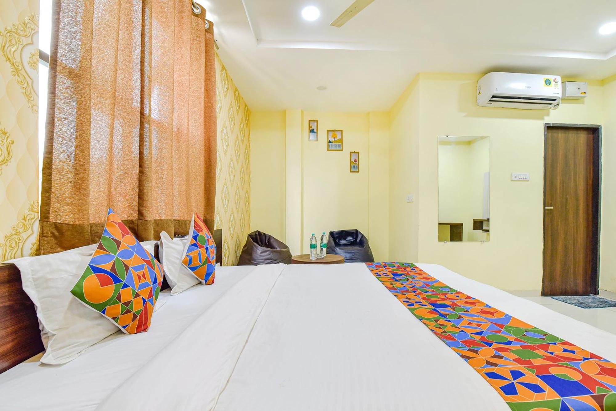 Fabexpress A2 And Restro Hotell Indore Exteriör bild