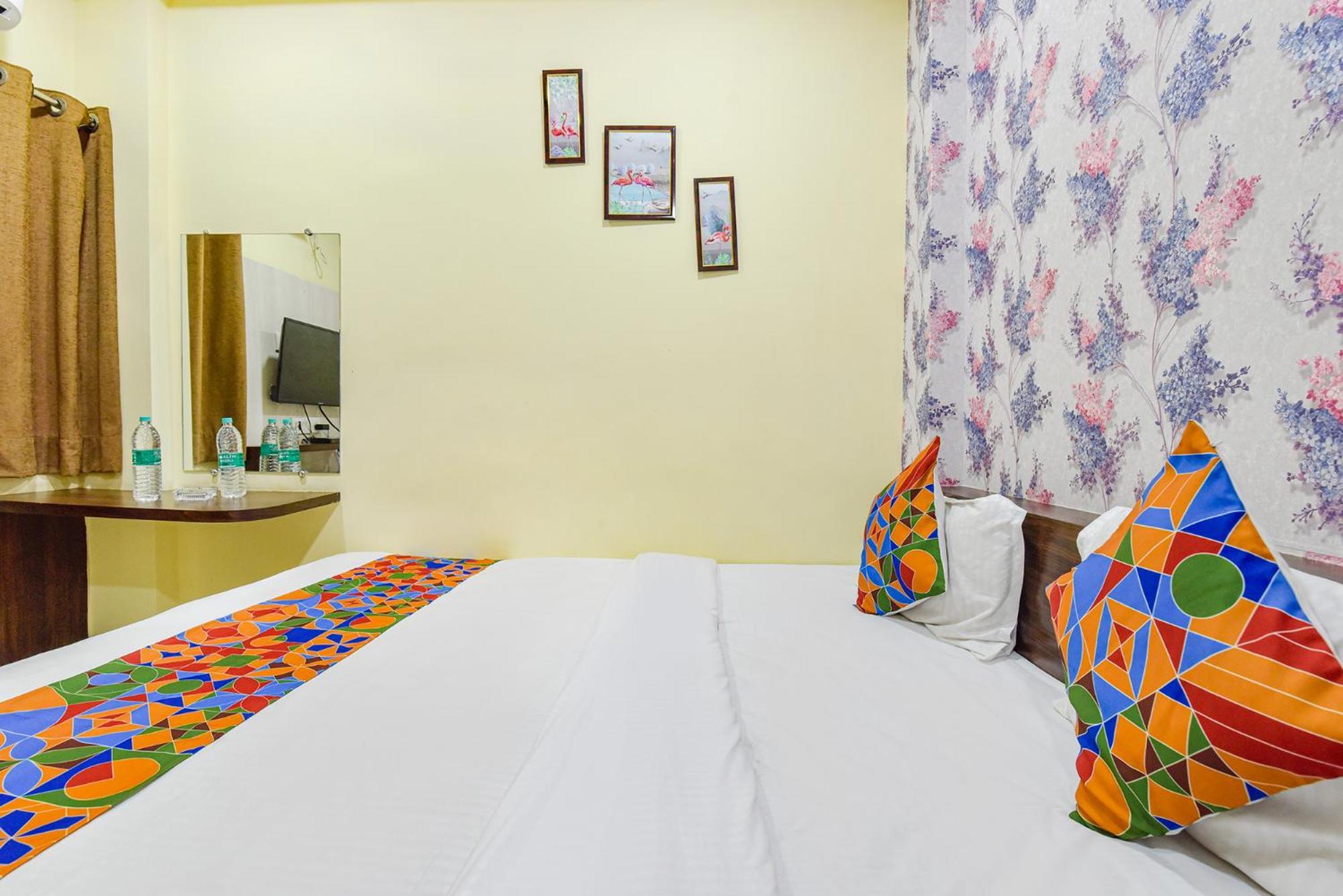 Fabexpress A2 And Restro Hotell Indore Exteriör bild