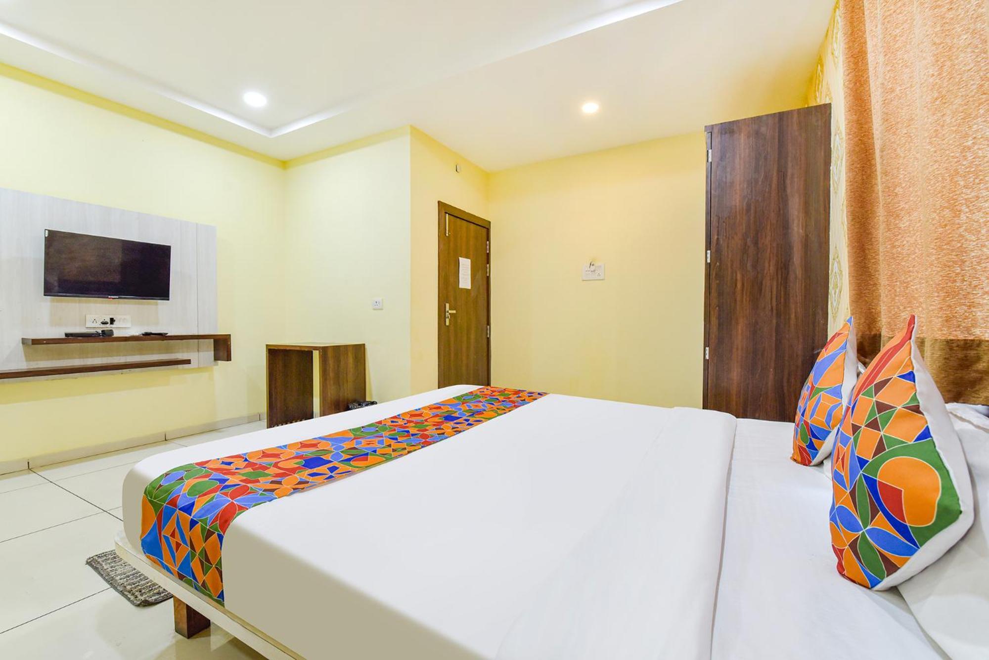 Fabexpress A2 And Restro Hotell Indore Exteriör bild