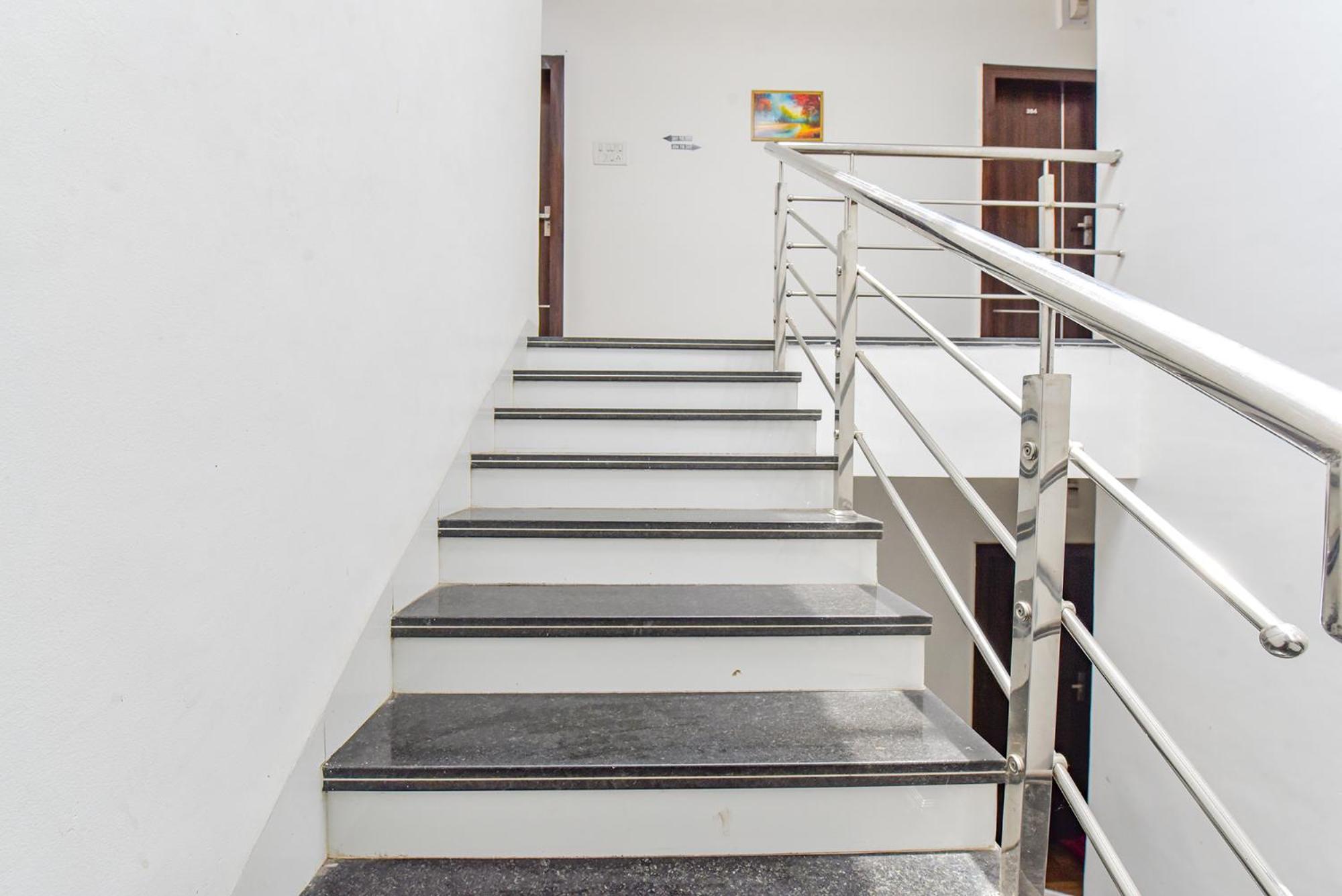 Fabexpress A2 And Restro Hotell Indore Exteriör bild