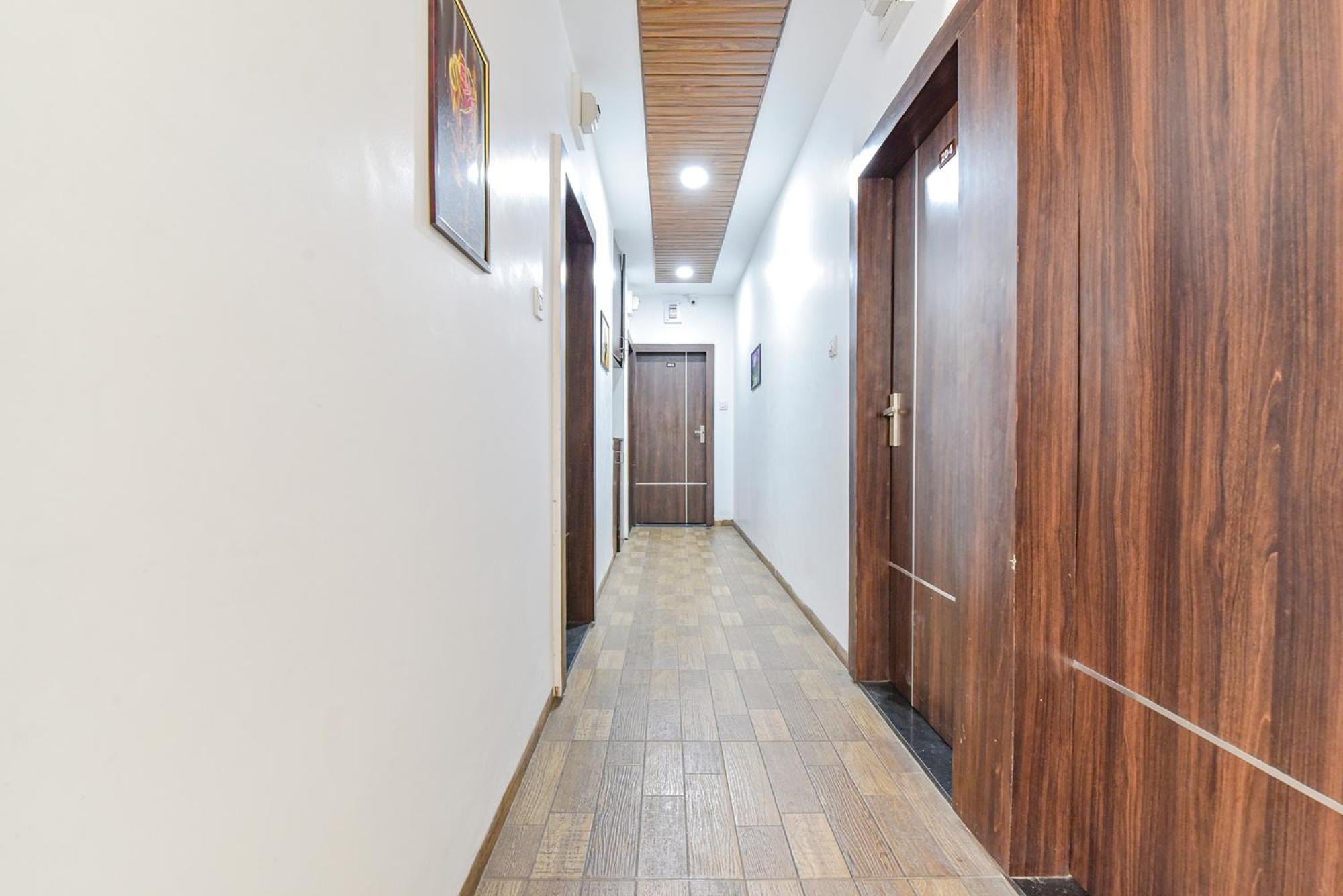 Fabexpress A2 And Restro Hotell Indore Exteriör bild