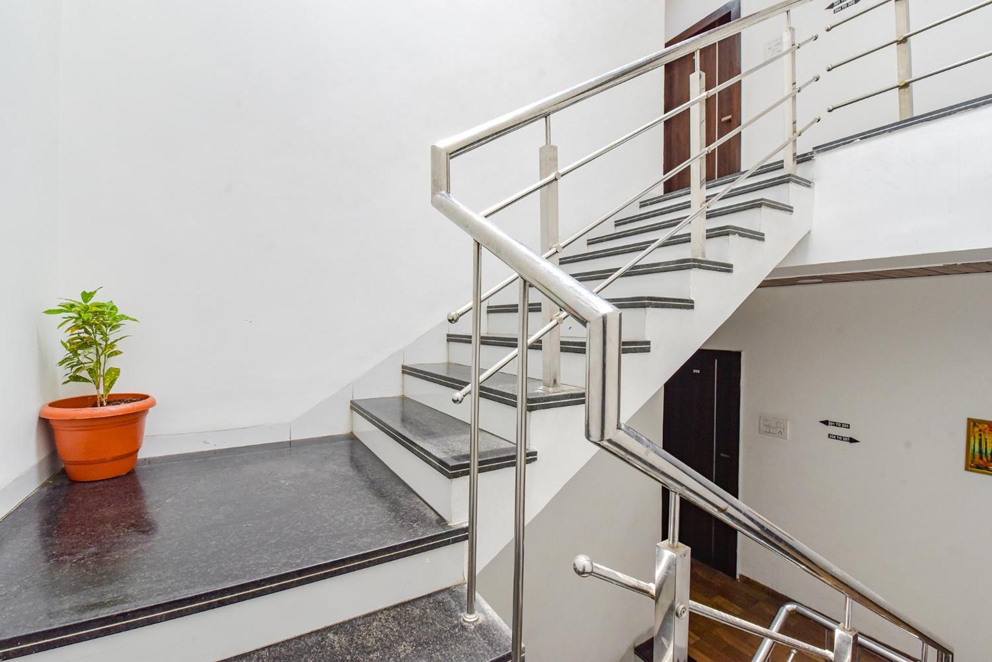Fabexpress A2 And Restro Hotell Indore Exteriör bild